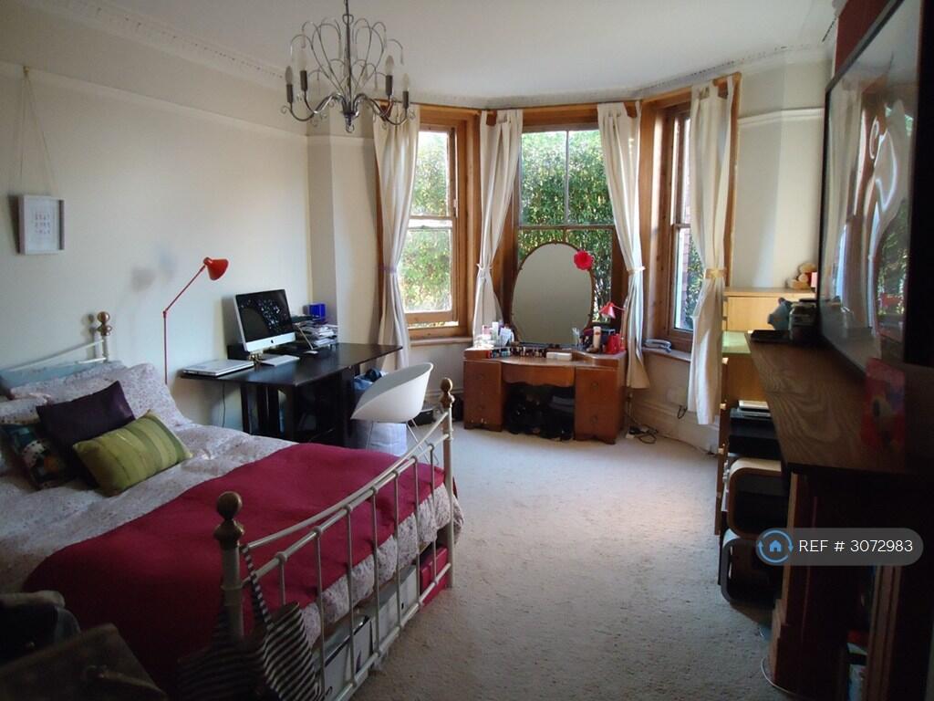 Apartment in Guildford - More