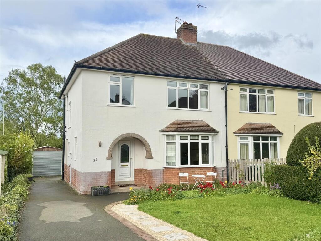 Main image of property: 32 Grangefields Road, Shrewsbury, SY3 9DB