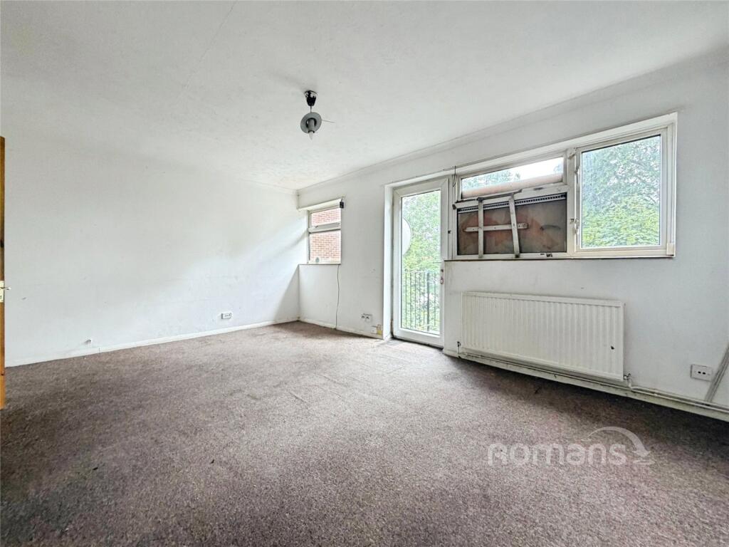 Apartment in Surrey Heath, Surrey - View 2