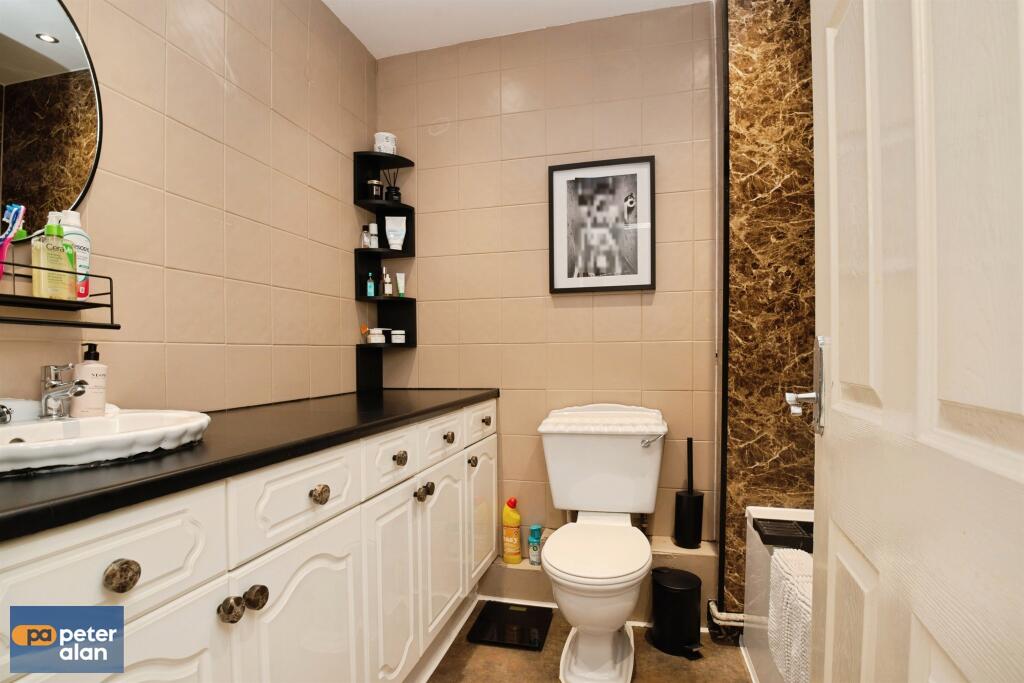 Apartment in Cardiff, Grangetown - More