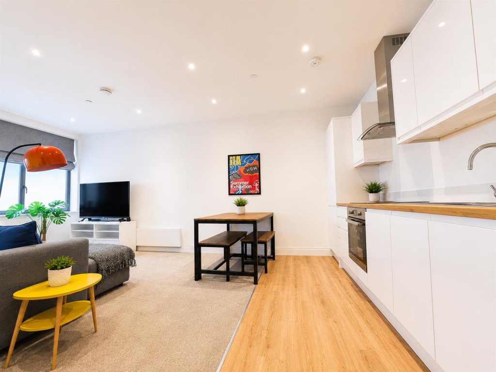 Apartment in Hemel Hempstead, The Image - View 4