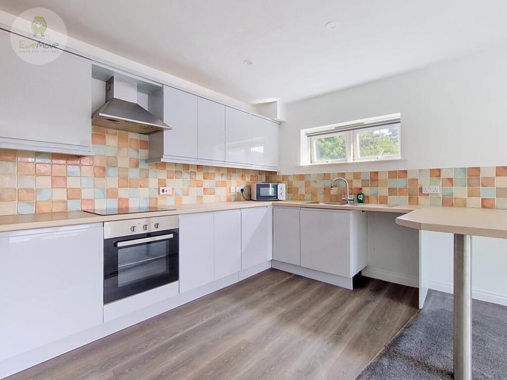 21 The Plantations, Low Moor, Bradford, West Yorkshire, BD12 photo 4