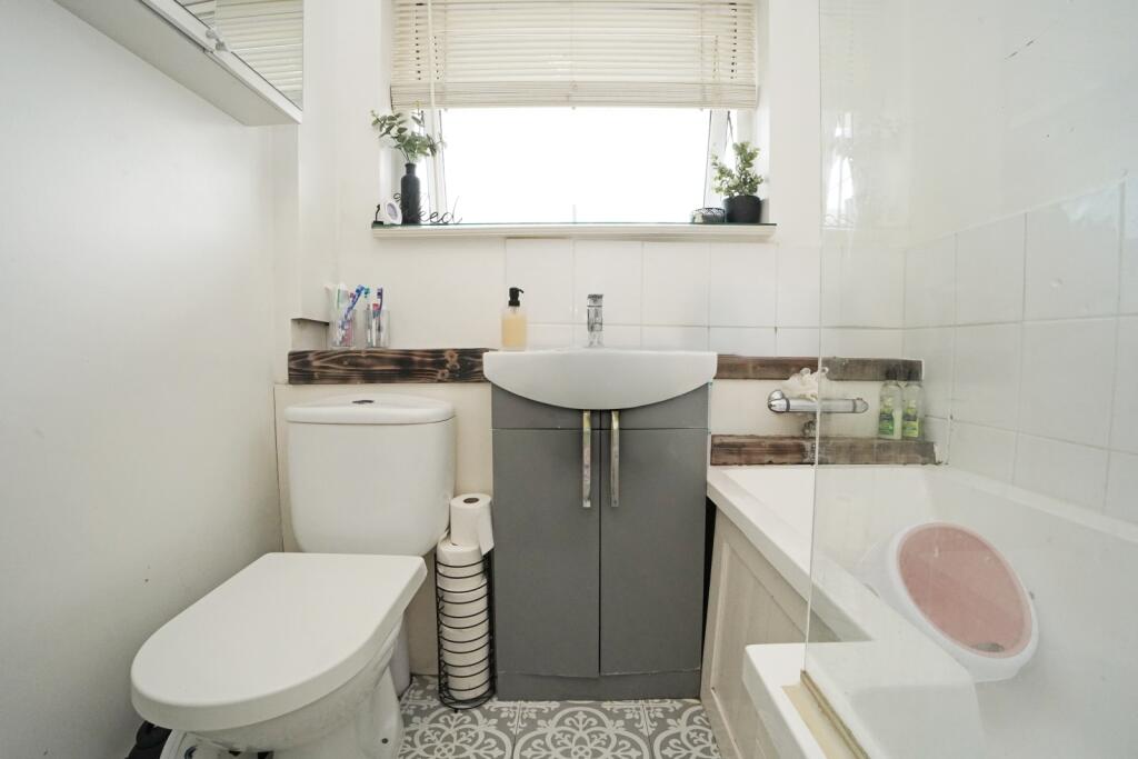 Folly Crescent, Highworth, SN6 7JW - View 6