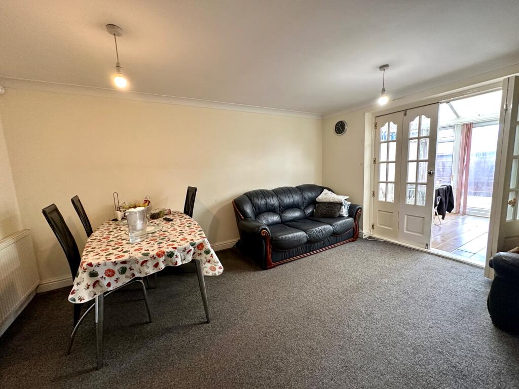 St Helens Avenue, Tipton, DY4 - View 5