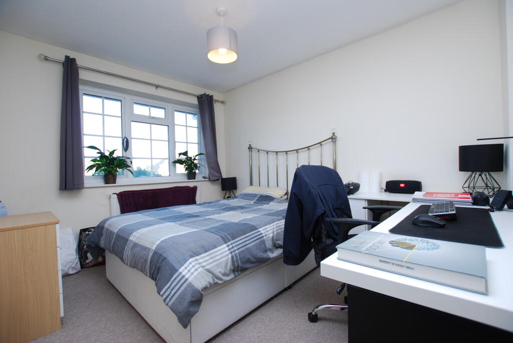 House in Guildford, Woodbridge Hill - More