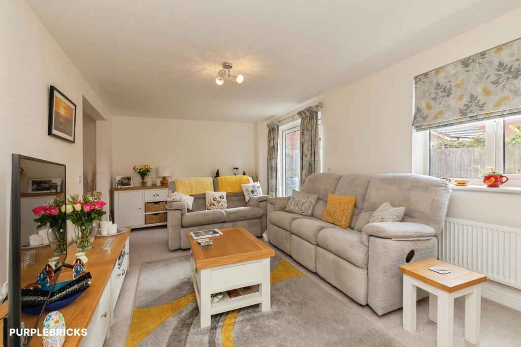 Hutton Close, Trowbridge, BA14 photo 3