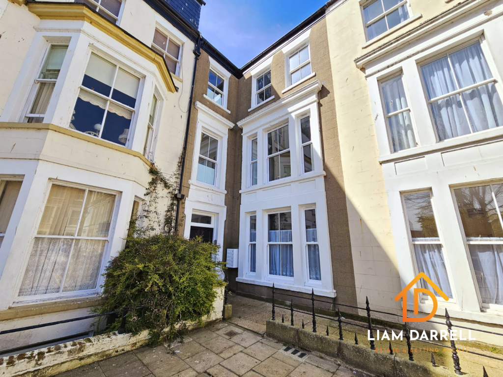 5-bed flat on Alma Square, Scarborough, United Kingdom, £425,000