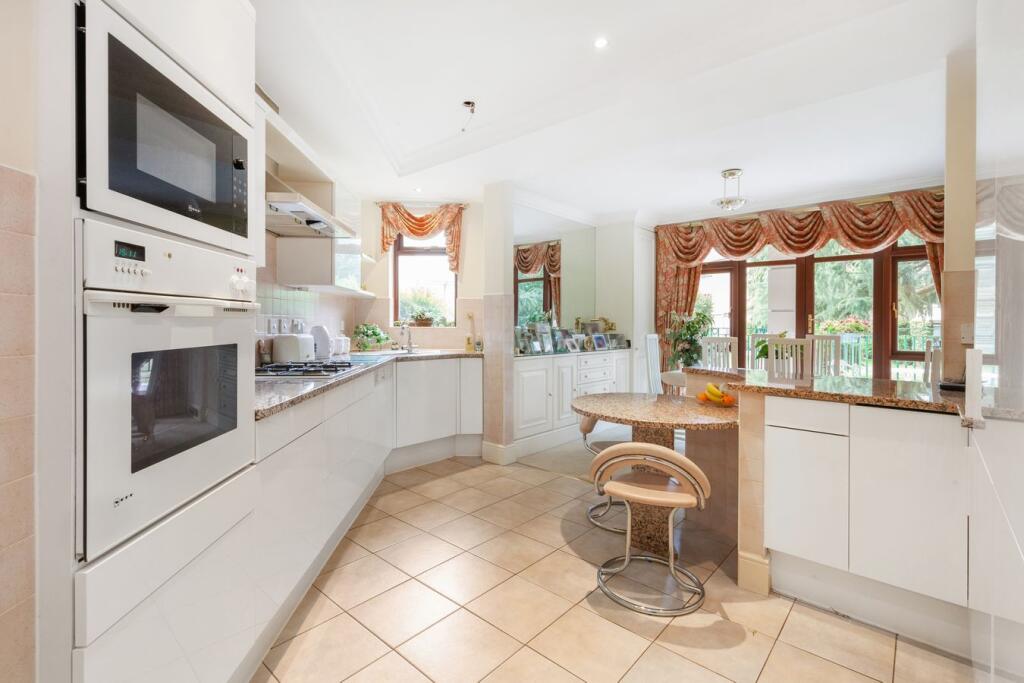 Apartment in Watford - View 3