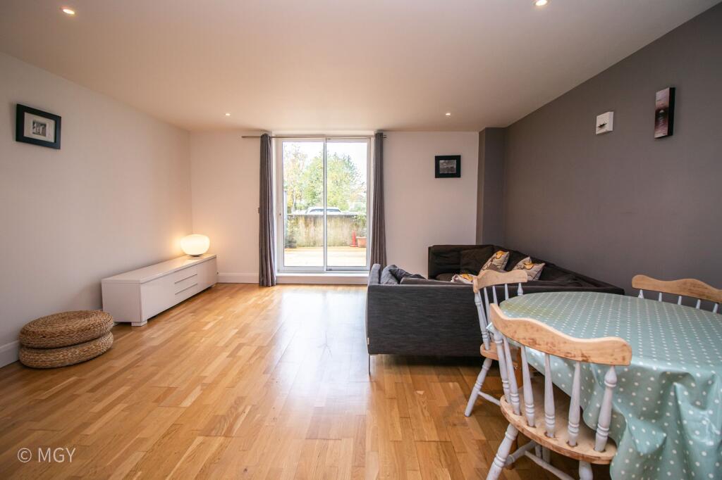 Apartment in Cardiff - More
