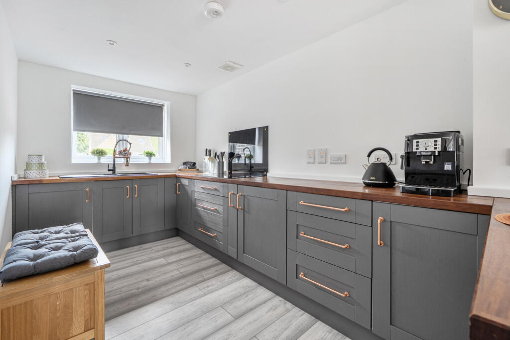 House in West Oxfordshire, Carterton - More