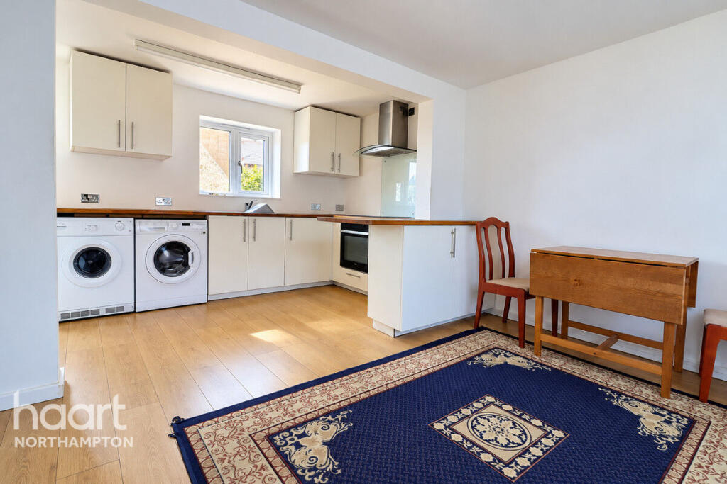 2-bed semi-detached on Baker Crescent, Wellingborough, £250,000