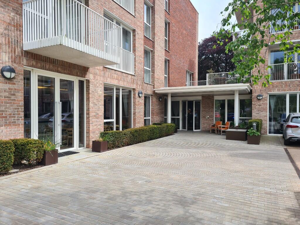 1-bed house on Alderley Road, Wilmslow, Cheshire, SK9, £450,000
