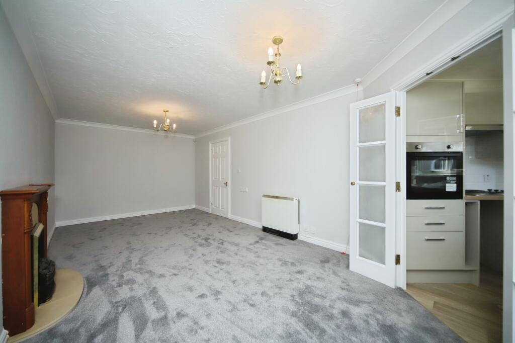 Avongrove Court, Off Staplegrove Road photo 3