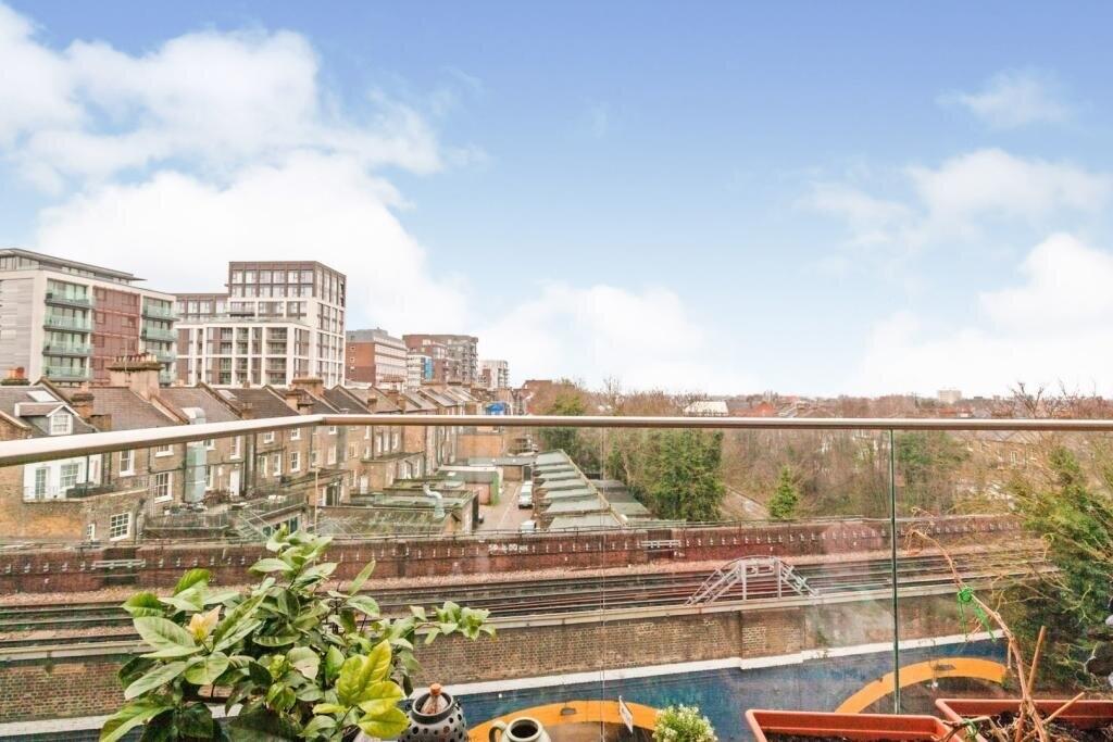 Apartment in London - View 5