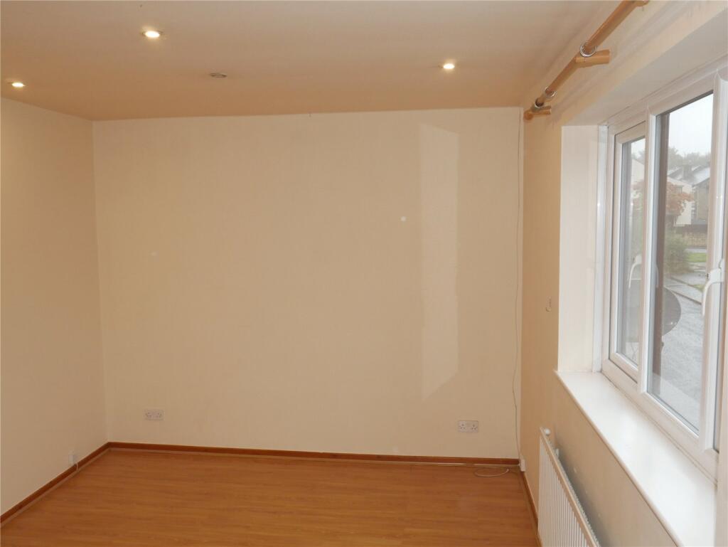 House in Calderdale, Lane Head, Brookfoot - More