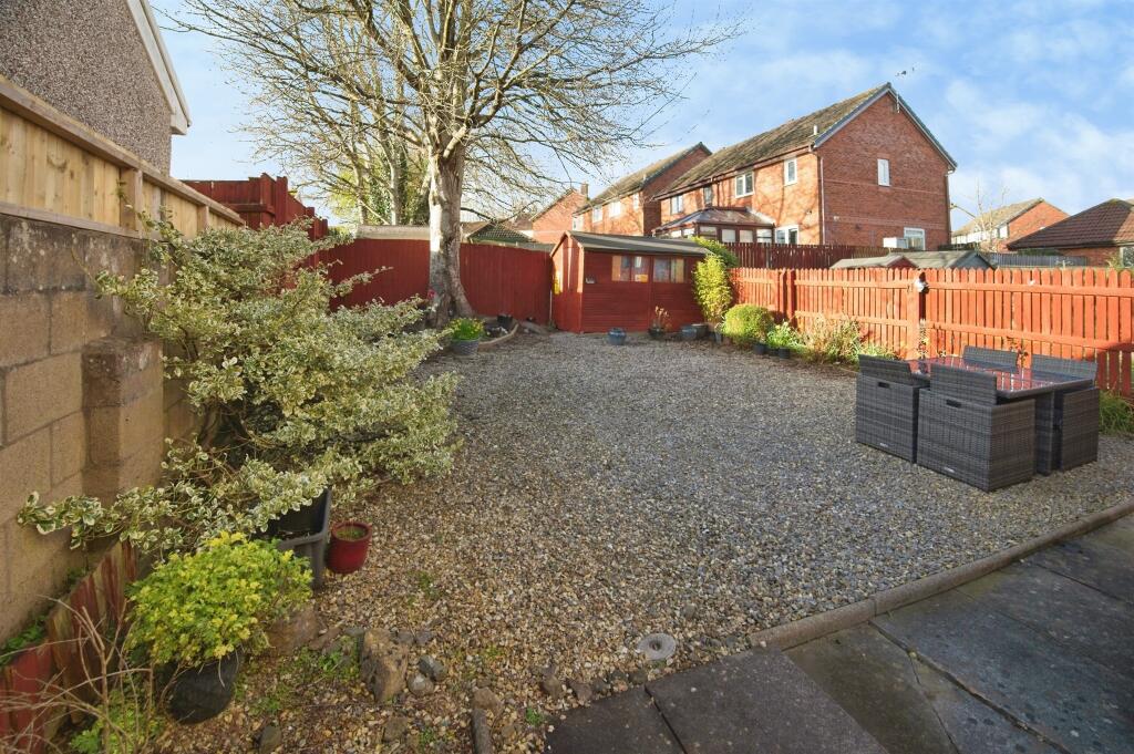Rushfield Gardens, Bridgend photo 3
