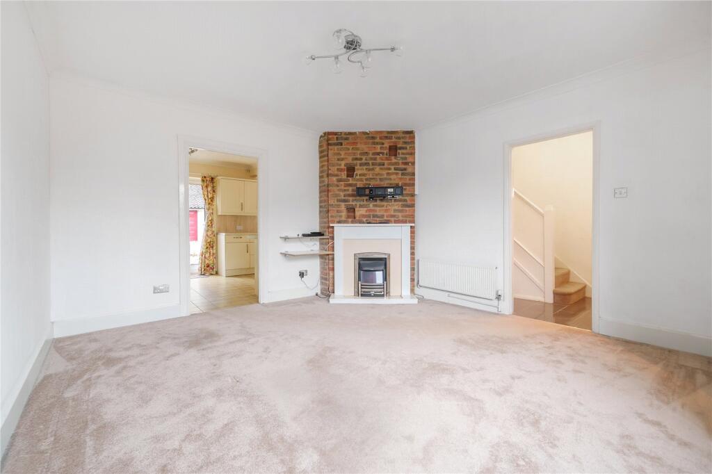 Bagshot Green, Bagshot, Surrey, GU19 photo 2