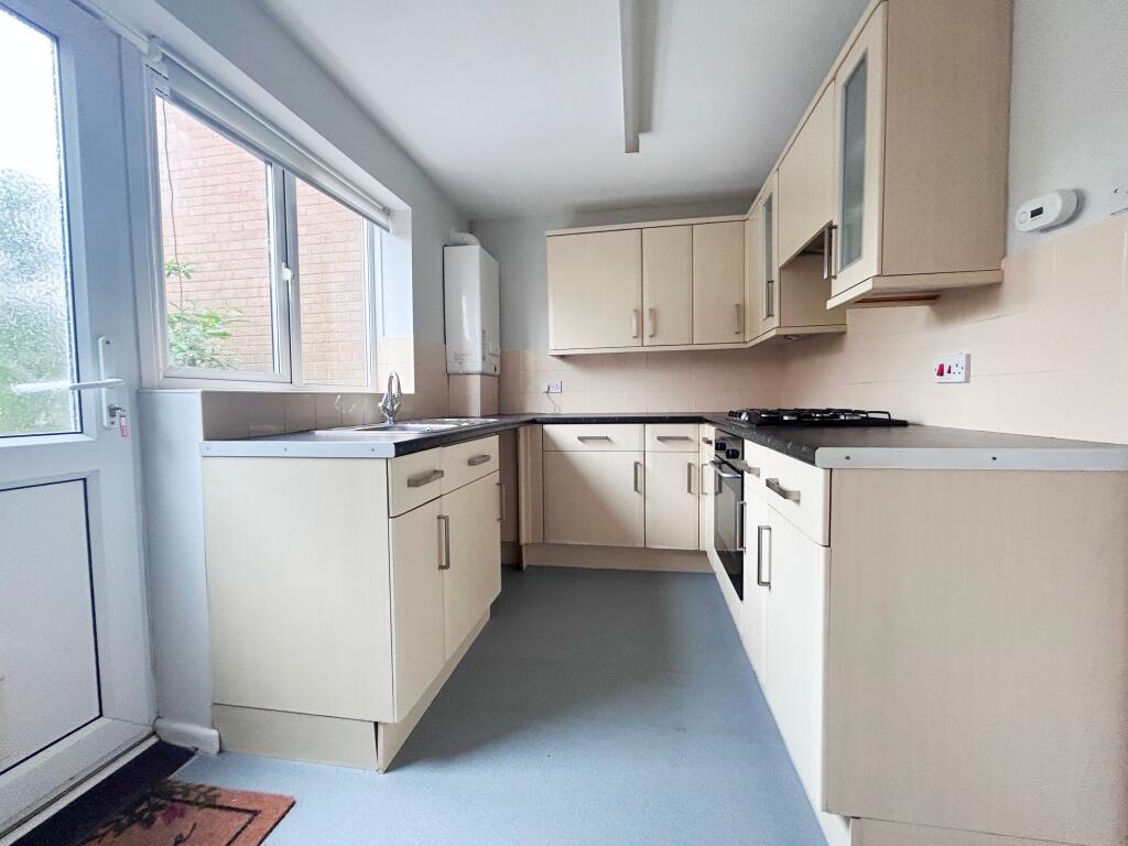 House in Gloucester - View 5