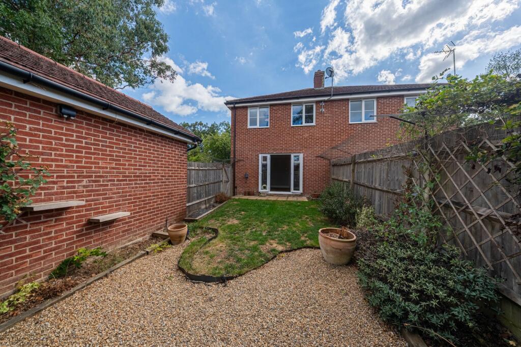 House in Haywards Heath, Lucastes - View 2