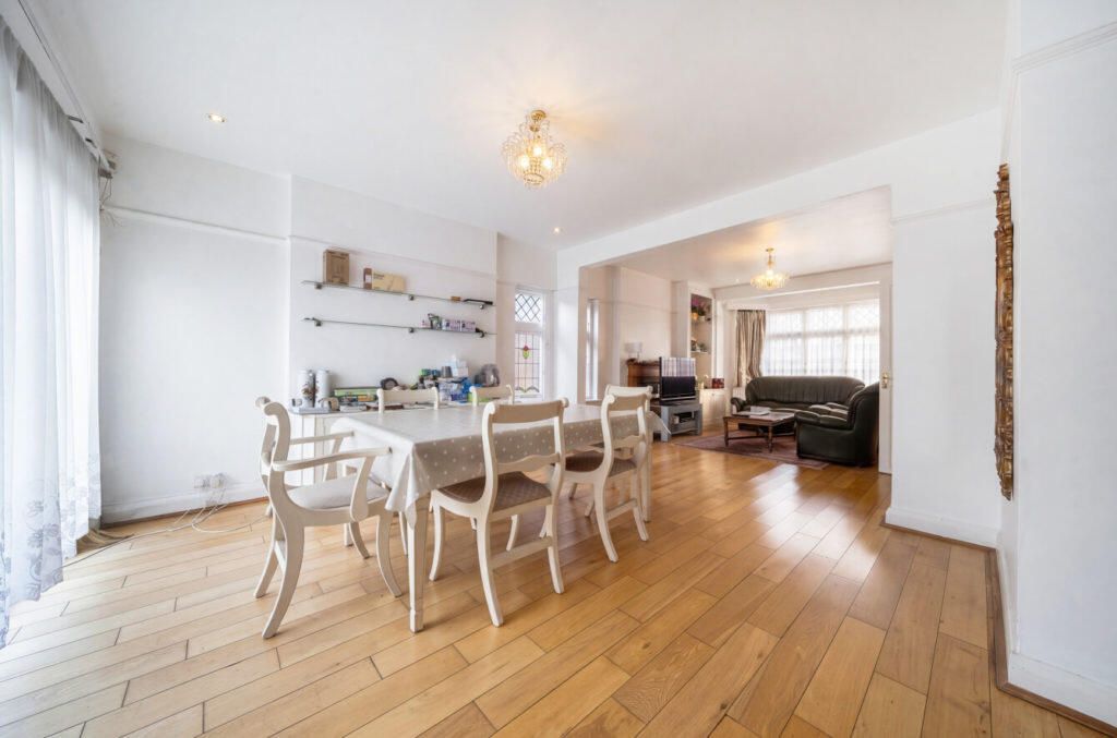 Monks Drive, West Acton, W3 photo 4
