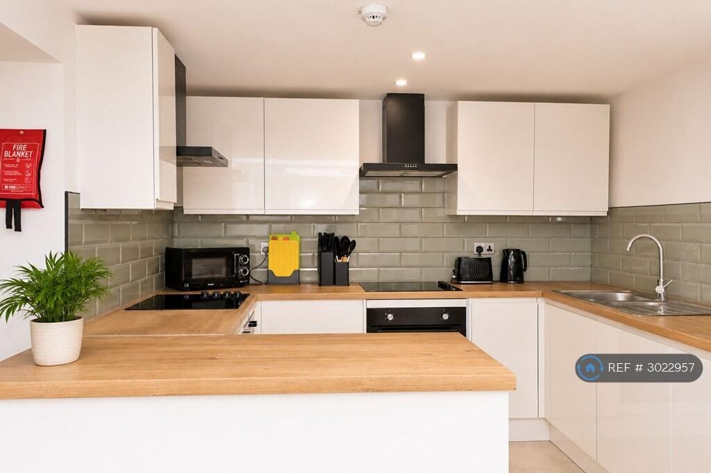House in Taunton - View 5