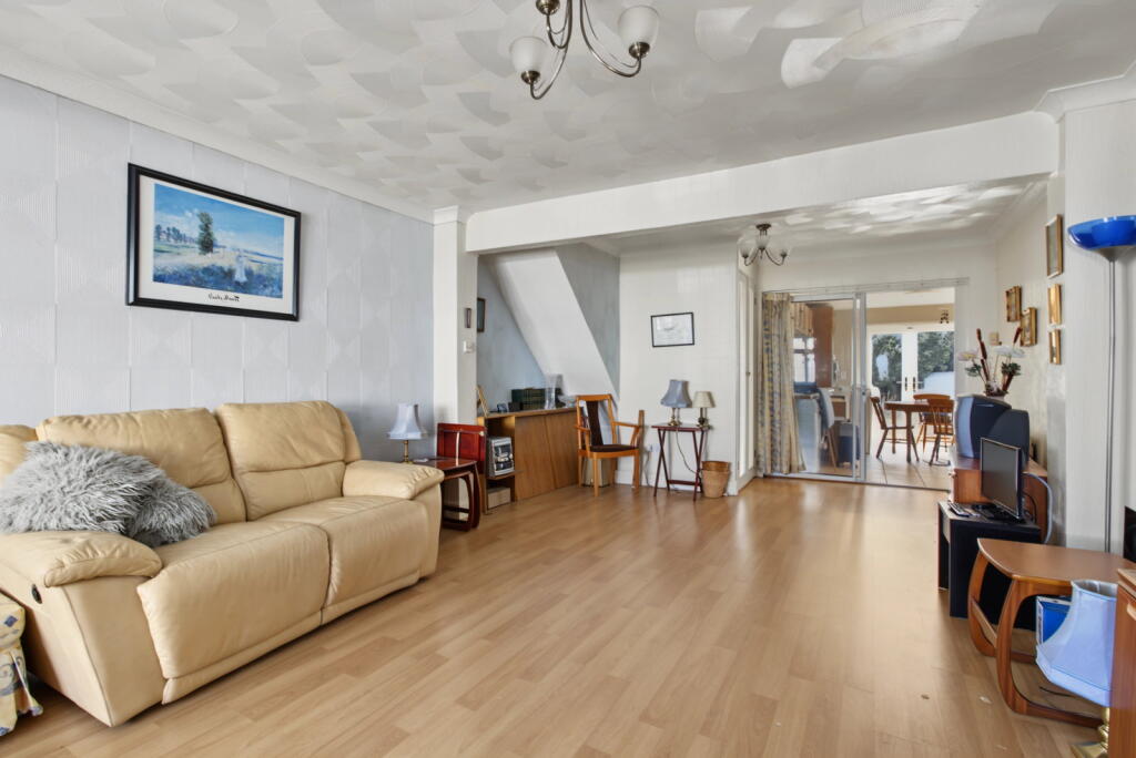 House in Romford - More