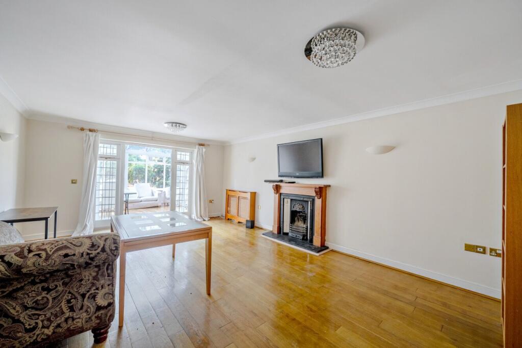 House in London - View 2
