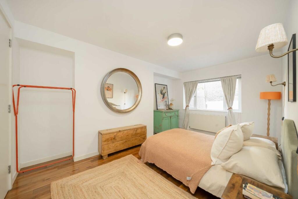 Apartment in London - View 5