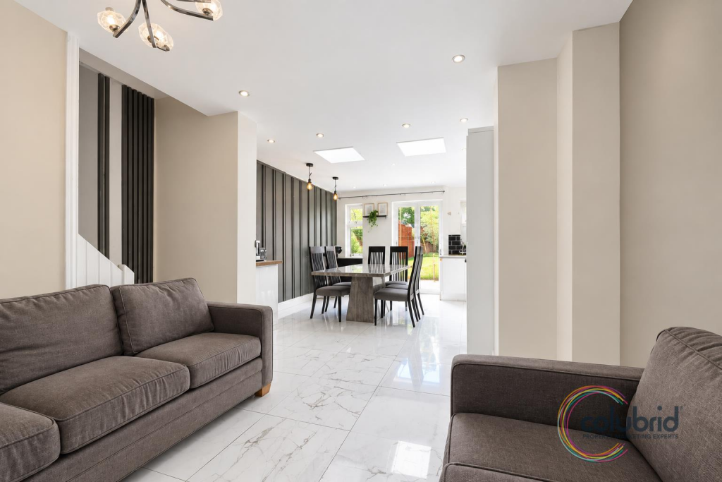 House in Romford - More