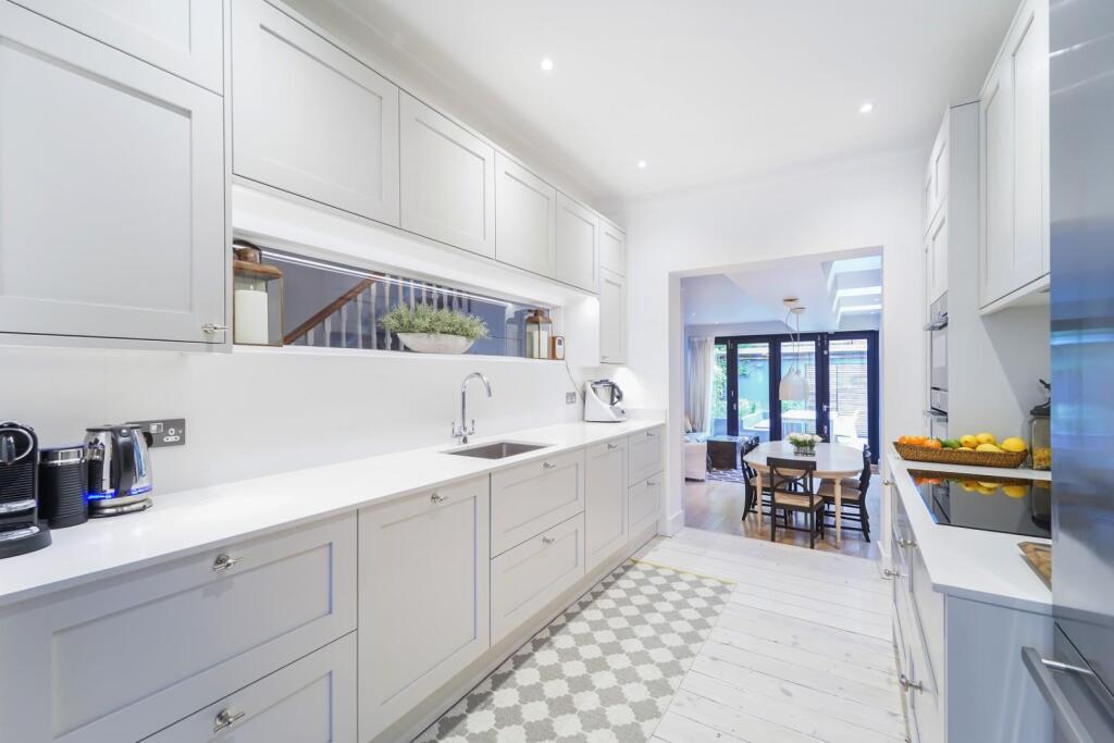 House in London - View 3
