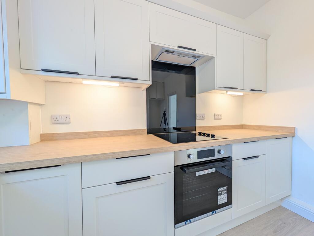 House in High Peak, New Mills - More