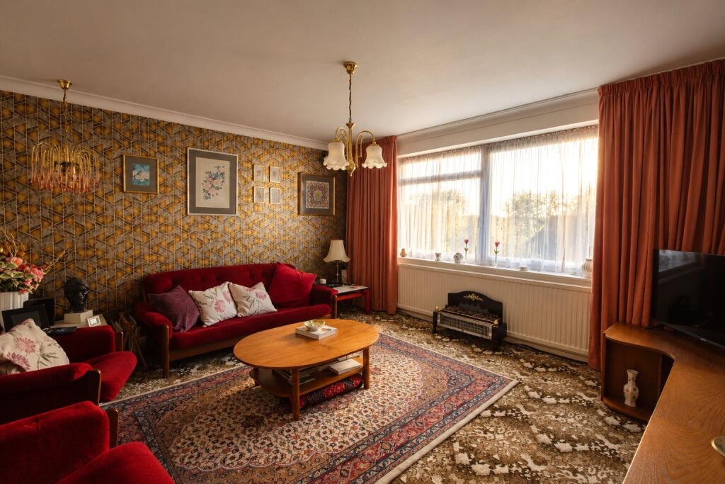 Brixham Close, Bedford, Bedfordshire, MK40 photo 2
