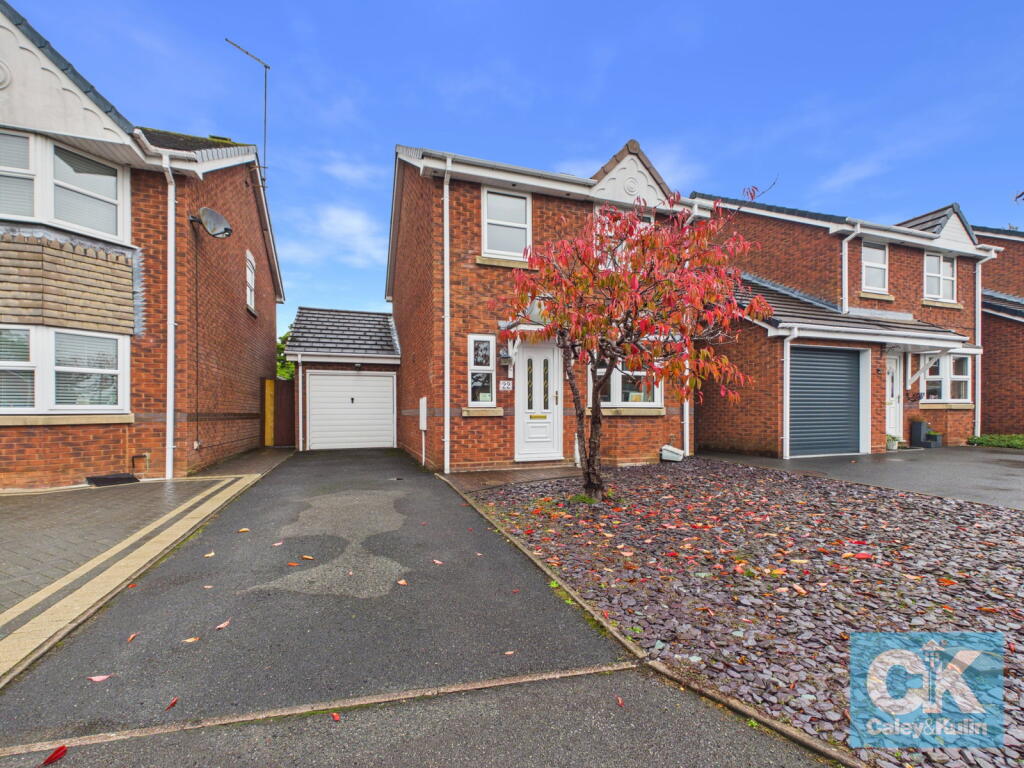 3-bed detached on Mallard Avenue, Stafford, ST17 4JS, £280,000