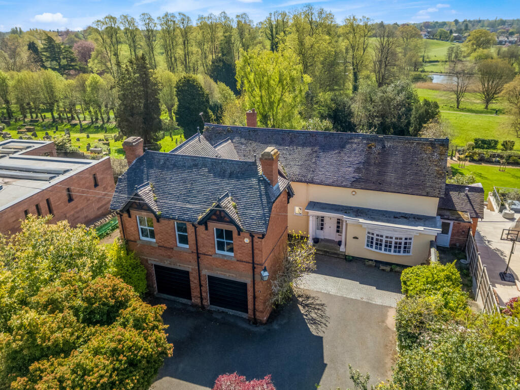 Main image of property: High Street, Kenilworth, Warwickshire CV8 1LY