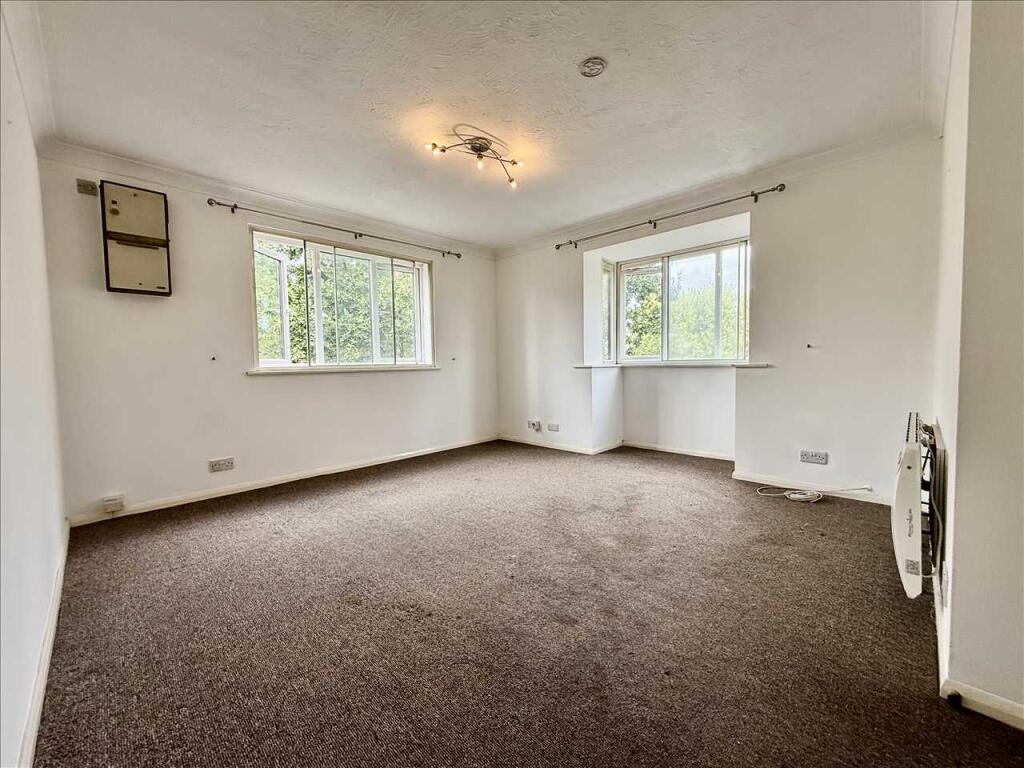 Apartment in Spelthorne, Surrey - View 3