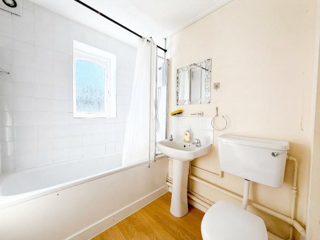 Apartment in Aldershot, Cargate, North Town - More