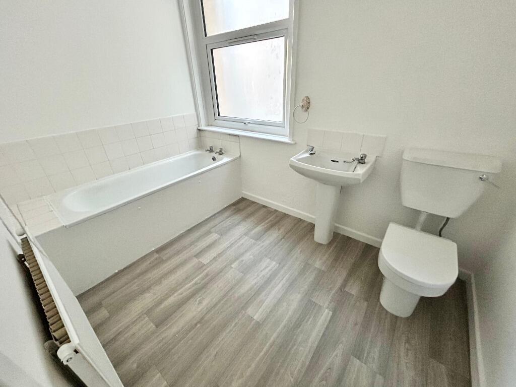 Apartment in Hull - View 4