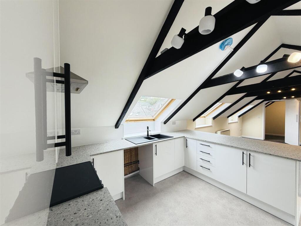 Apartment in Plymouth - View 5