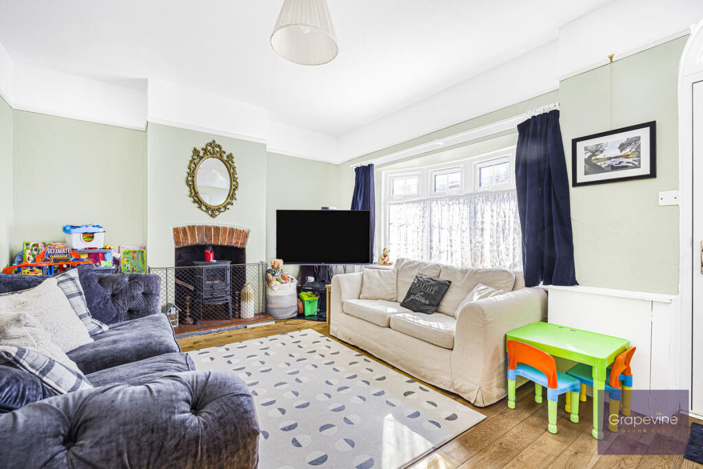 House in Twyford, Wokingham - View 4
