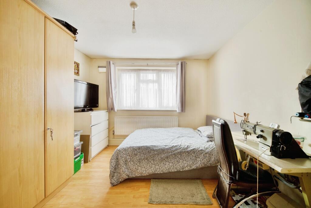 Blaney Crescent, London, E6 photo 4