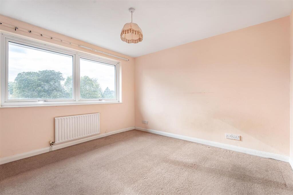 Apartment in Sutton - More