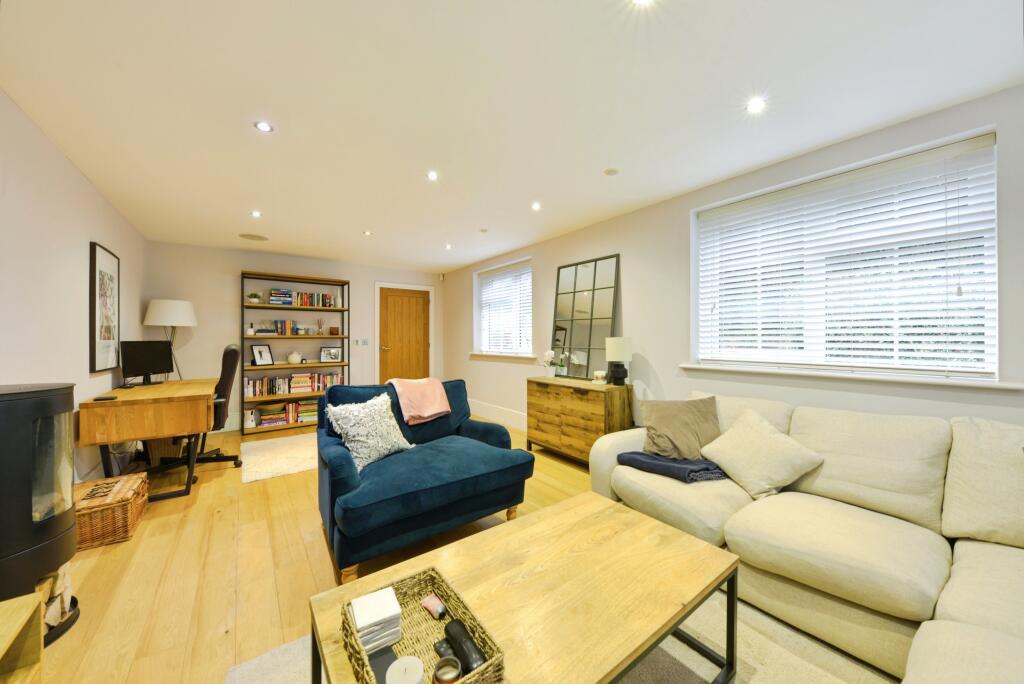 Hailey Lane, Hertford, SG13 photo 3