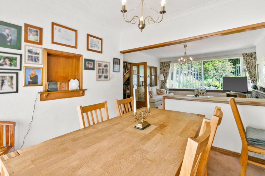 House in Busby, Overlee, Stamperland - More
