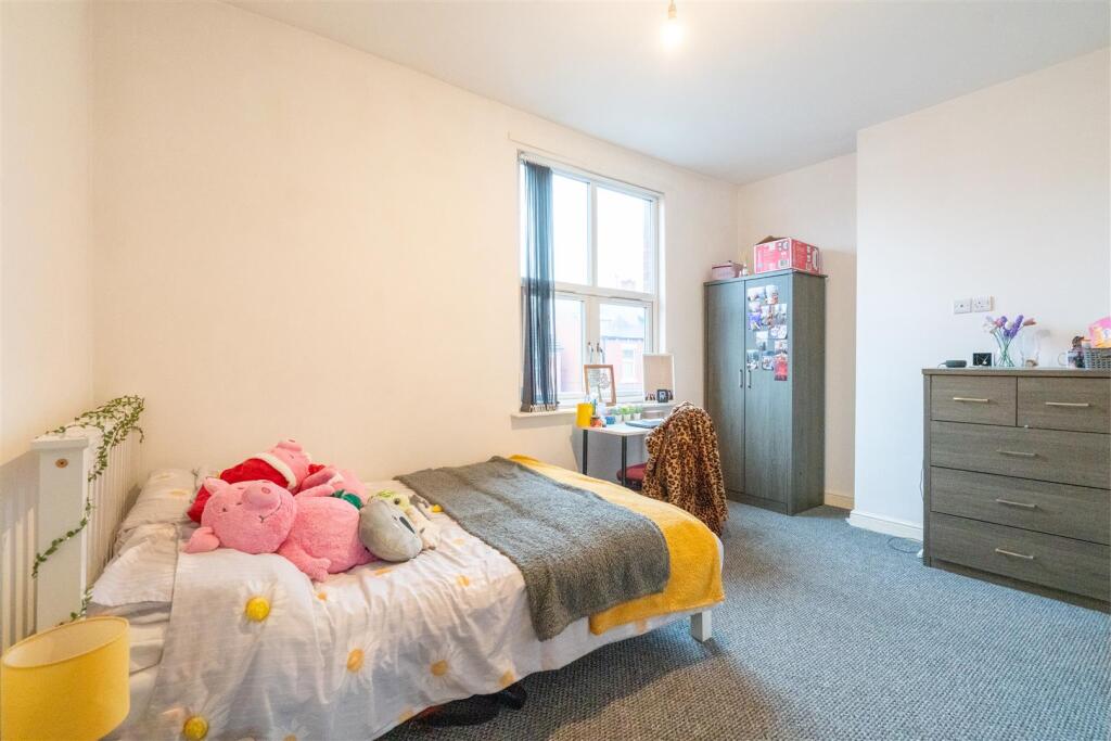 House in Sheffield, Little Sheffield, Highfield - View 3