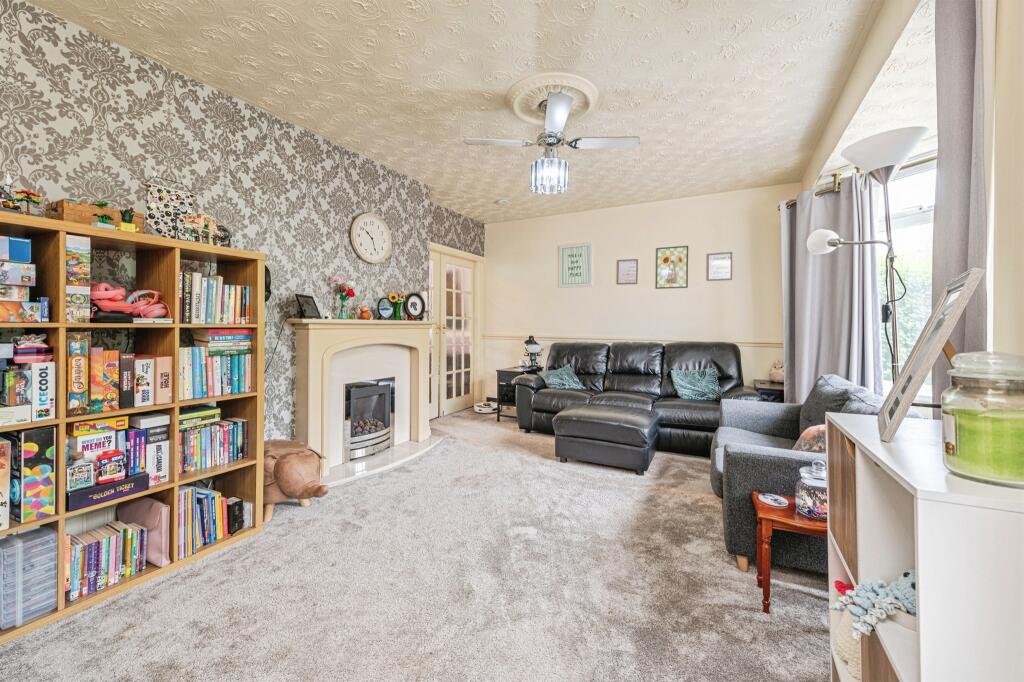 Godwin Place, Bradley, Huddersfield photo 4