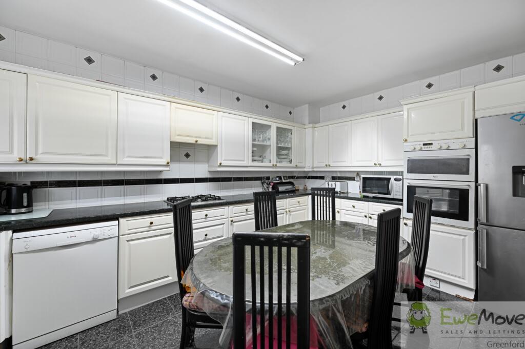 3-bed flat on Whitby Road, Ruislip, HA4 9EB, £340,000