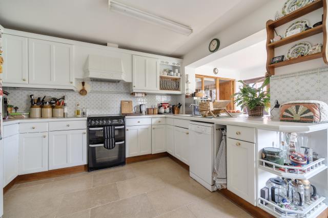House in Reading, West Berkshire - More
