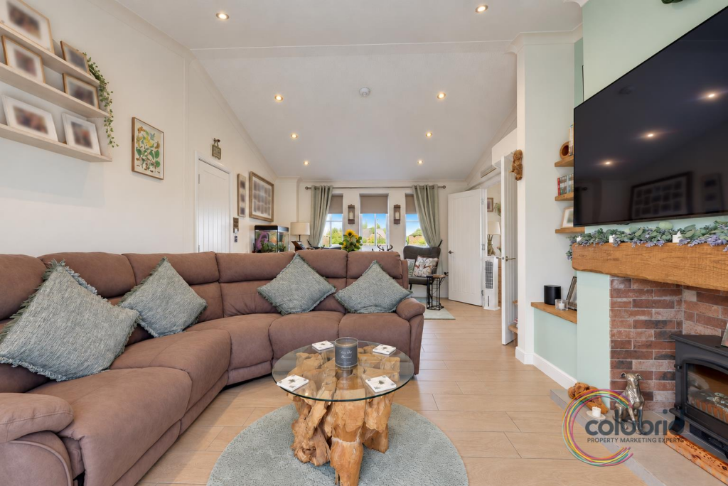 House in Linford, The Bonners - View 5