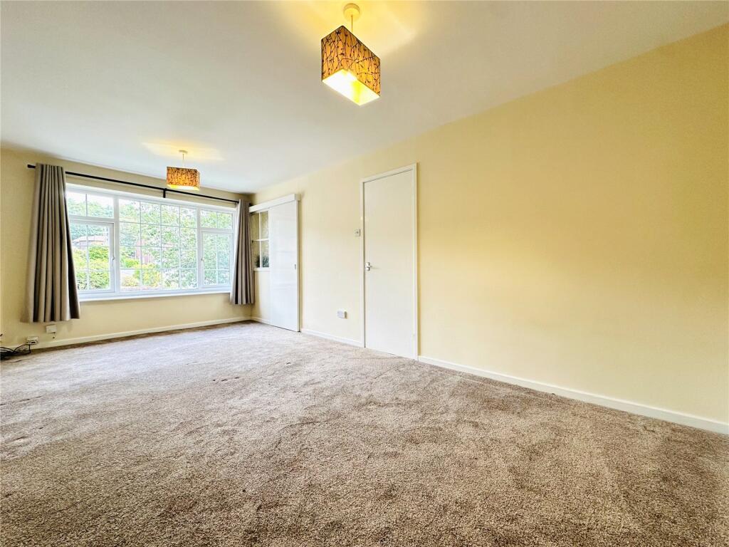 Apartment in Leeds, Hawksworth - View 2