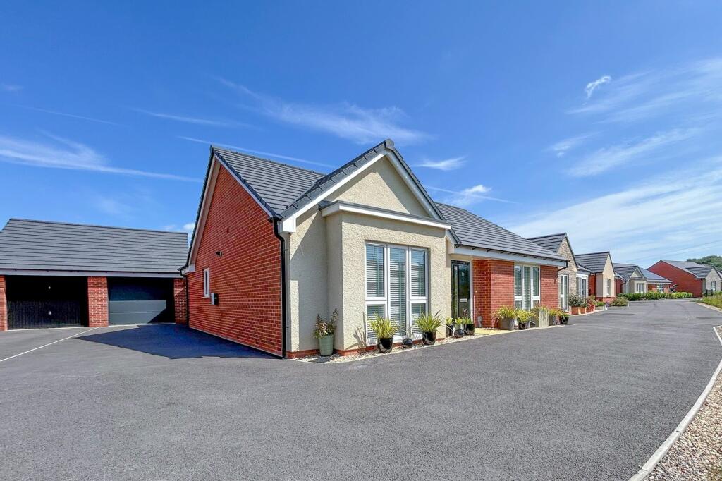 Main image of property: Cleve Leaze, Thornbury, BS35